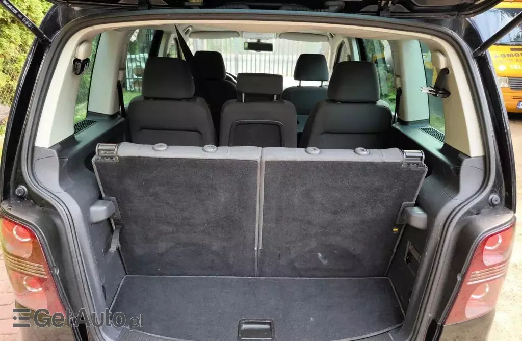 VOLKSWAGEN Touran 