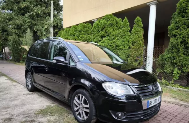 VOLKSWAGEN Touran 