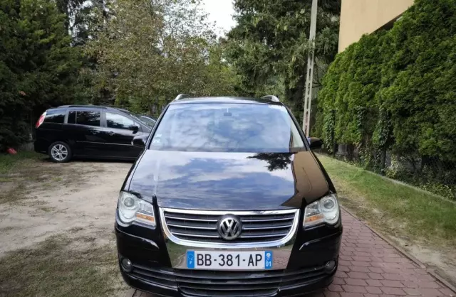 VOLKSWAGEN Touran 