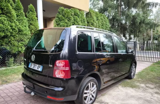 VOLKSWAGEN Touran 