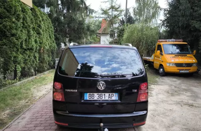 VOLKSWAGEN Touran 