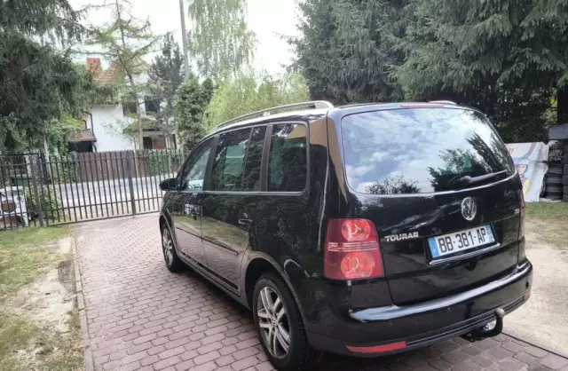 VOLKSWAGEN Touran 