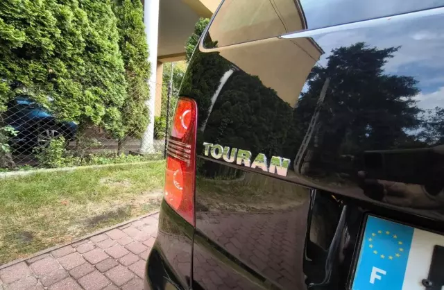 VOLKSWAGEN Touran 