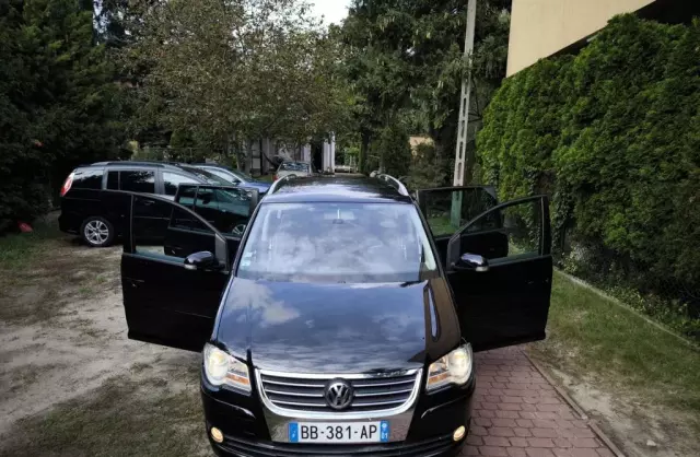 VOLKSWAGEN Touran 