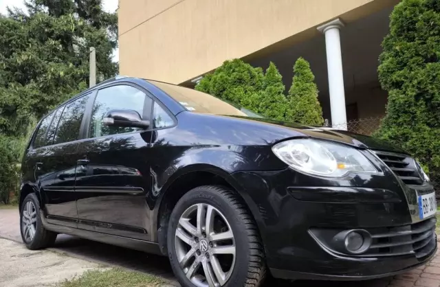 VOLKSWAGEN Touran 