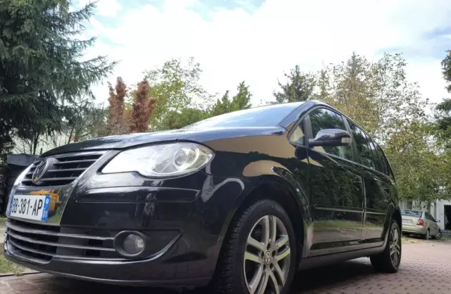 VOLKSWAGEN Touran 