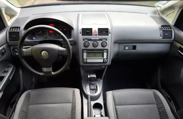 VOLKSWAGEN Touran 