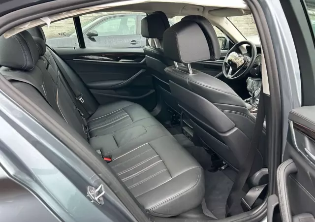 BMW Seria 5 530i Luxury Line