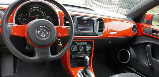 VOLKSWAGEN Beetle 
