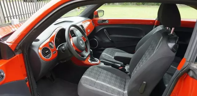 VOLKSWAGEN Beetle 