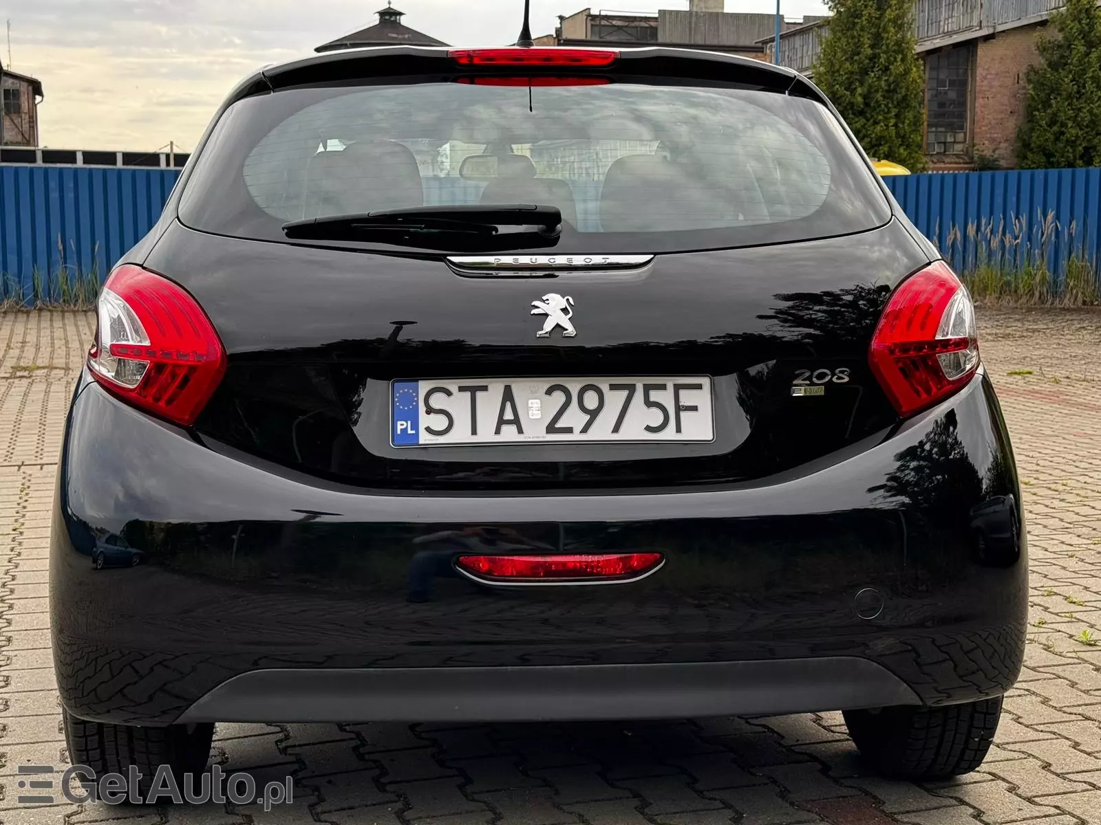 PEUGEOT 208 