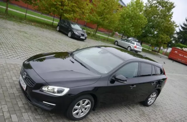 VOLVO V60 
