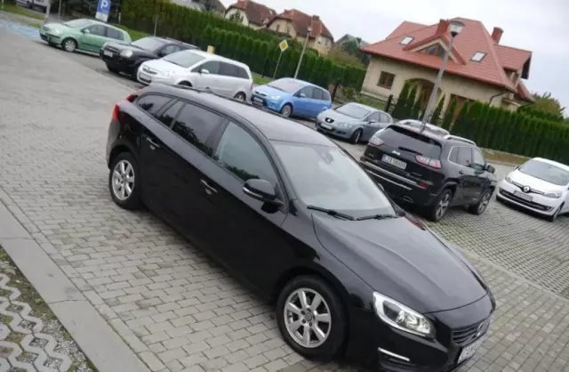 VOLVO V60 