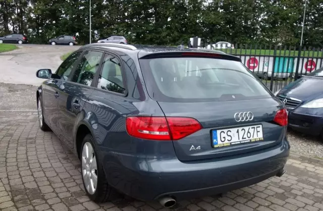 AUDI A4 