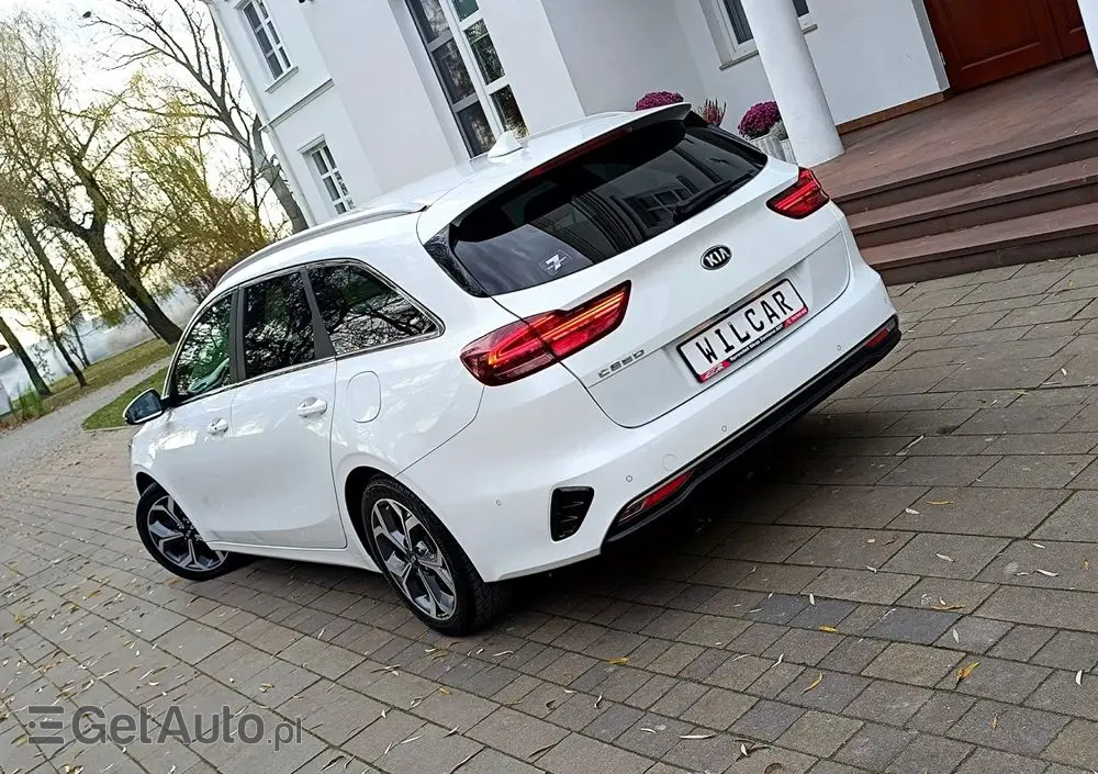 KIA Ceed SW 1.6 CRDi DCT Platinum Edition