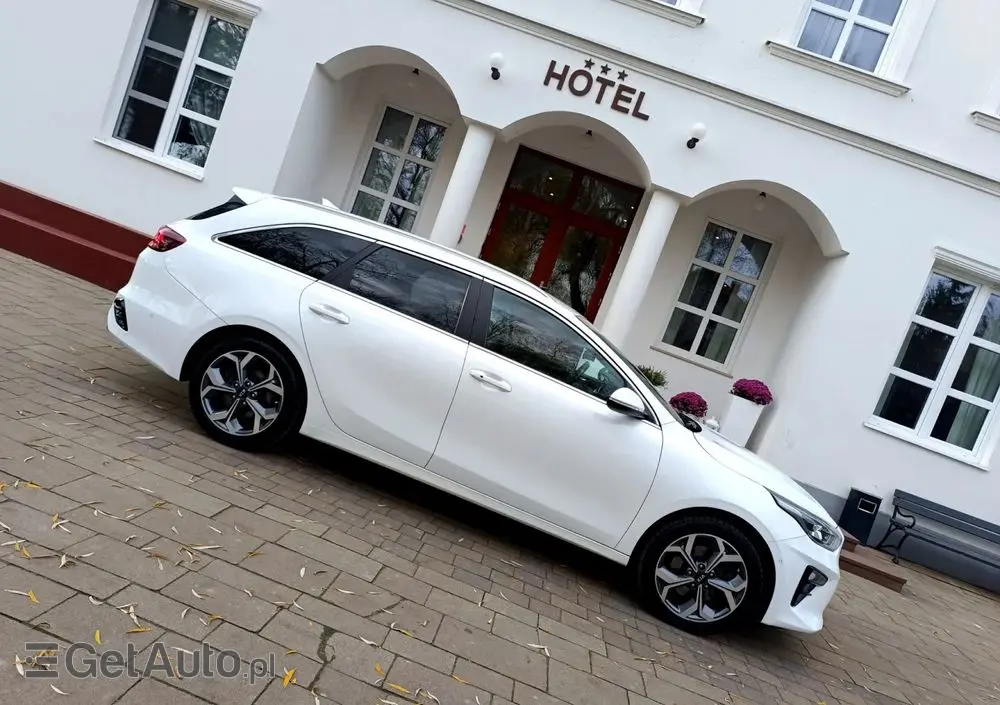 KIA Ceed SW 1.6 CRDi DCT Platinum Edition