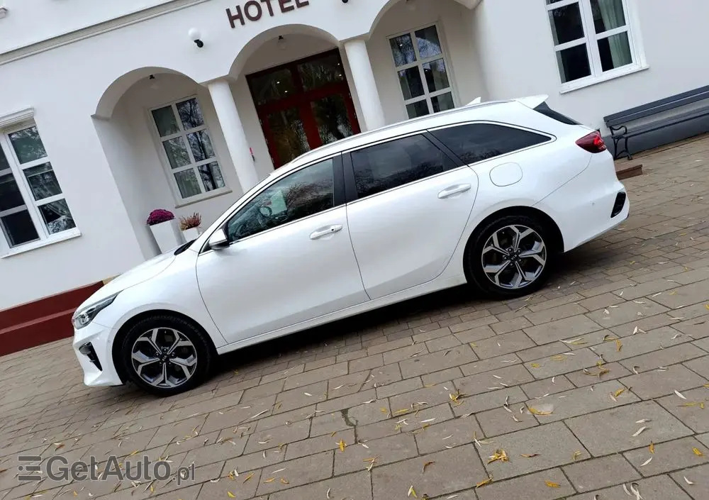 KIA Ceed SW 1.6 CRDi DCT Platinum Edition
