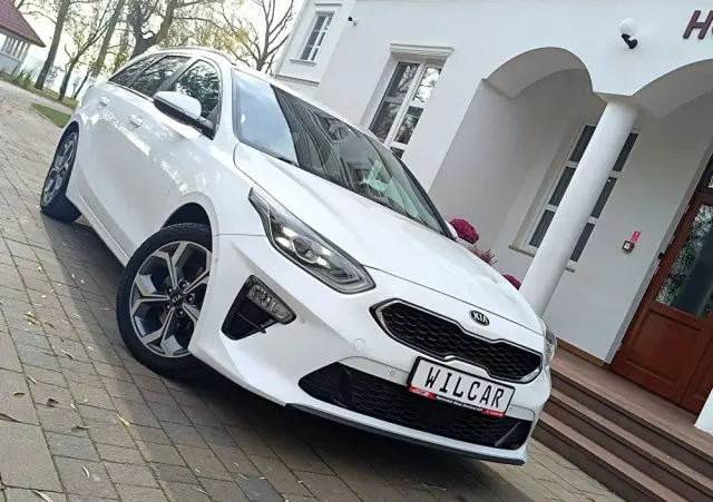 KIA Ceed SW 1.6 CRDi DCT Platinum Edition