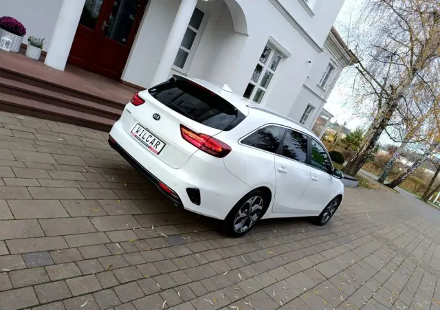 KIA Ceed SW 1.6 CRDi DCT Platinum Edition