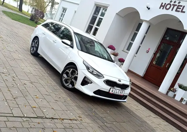 KIA Ceed SW 1.6 CRDi DCT Platinum Edition