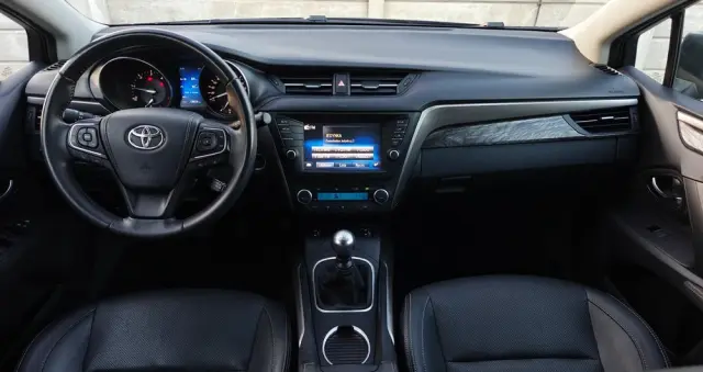 TOYOTA Avensis 2.0 D-4D Prestige