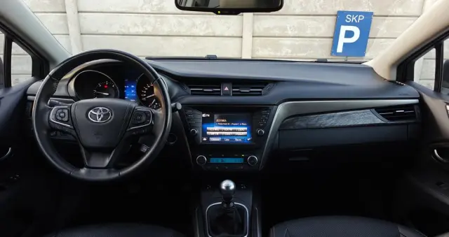 TOYOTA Avensis 2.0 D-4D Prestige