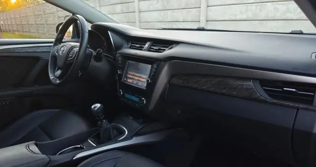 TOYOTA Avensis 2.0 D-4D Prestige