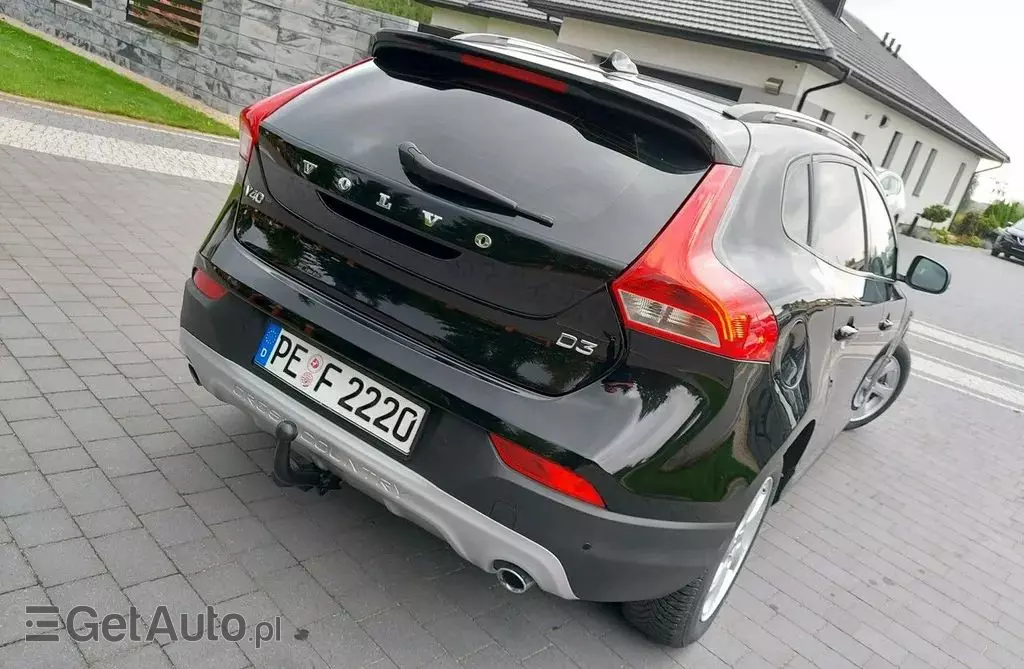 VOLVO V40 