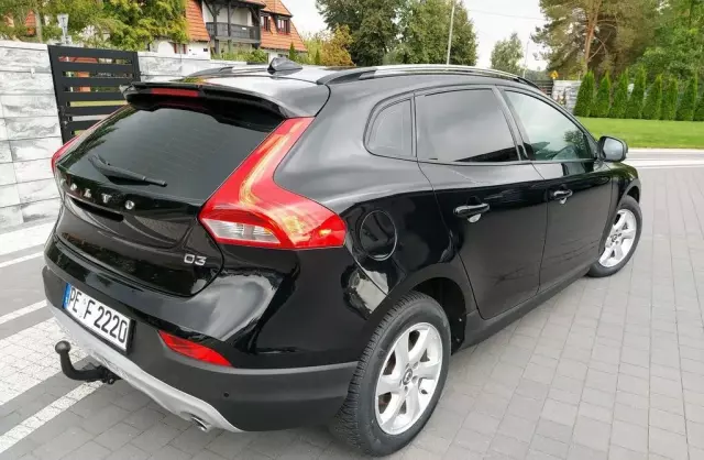 VOLVO V40 