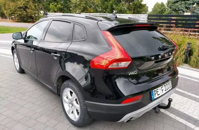 VOLVO V40 