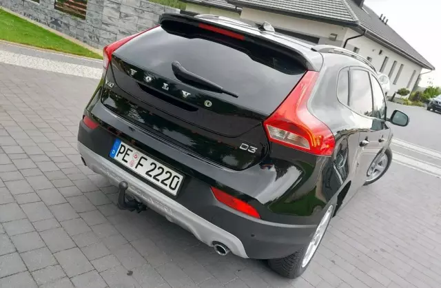VOLVO V40 