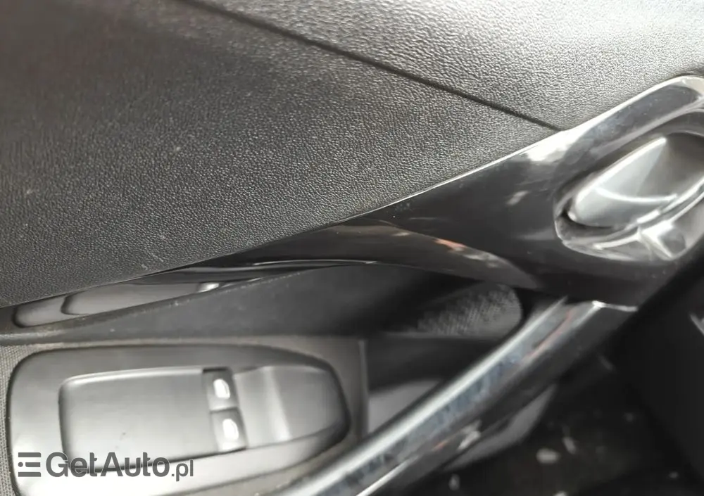 PEUGEOT 208 68 VTI Access