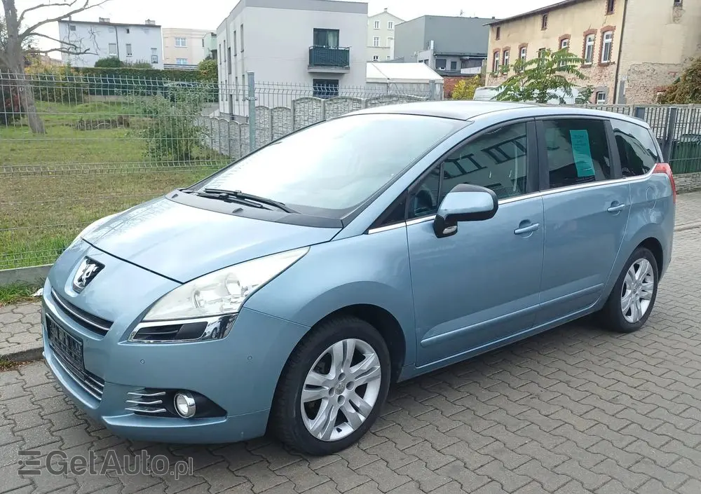 PEUGEOT 5008 155 THP Family Plus