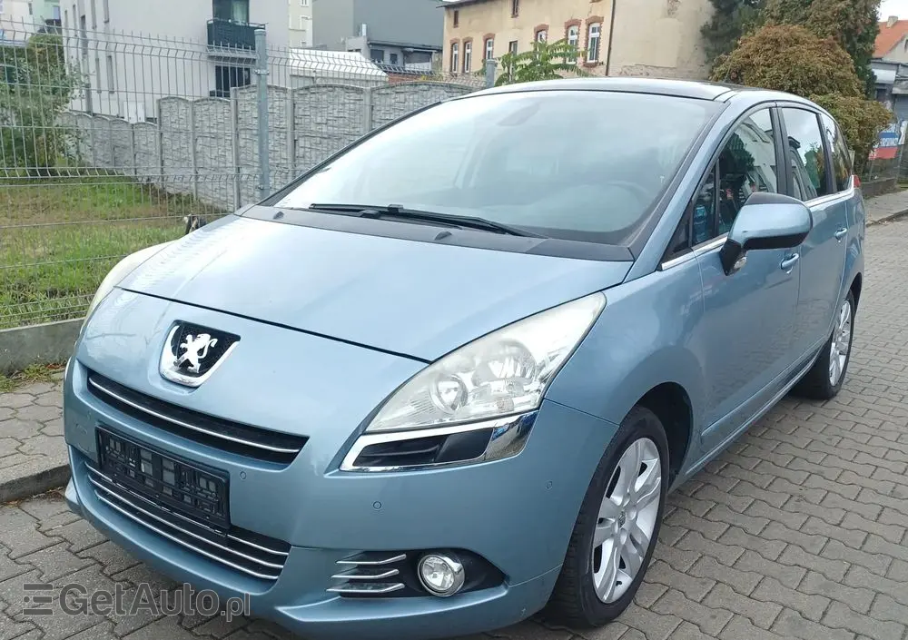 PEUGEOT 5008 155 THP Family Plus