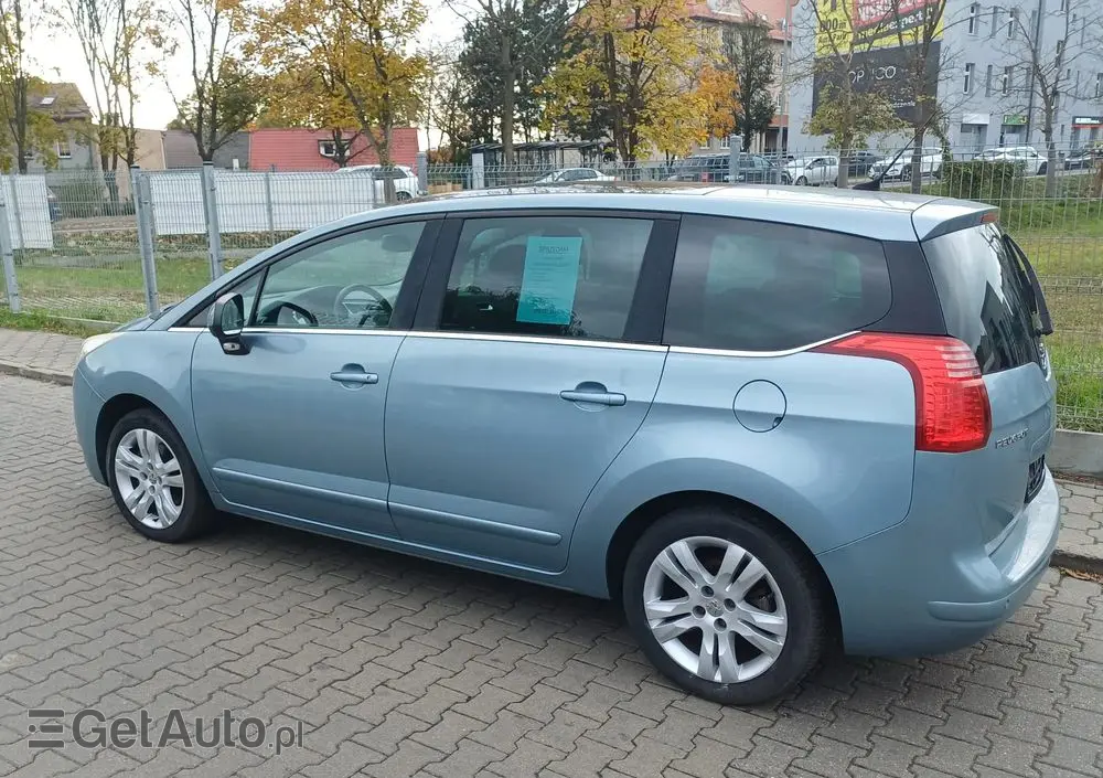PEUGEOT 5008 155 THP Family Plus