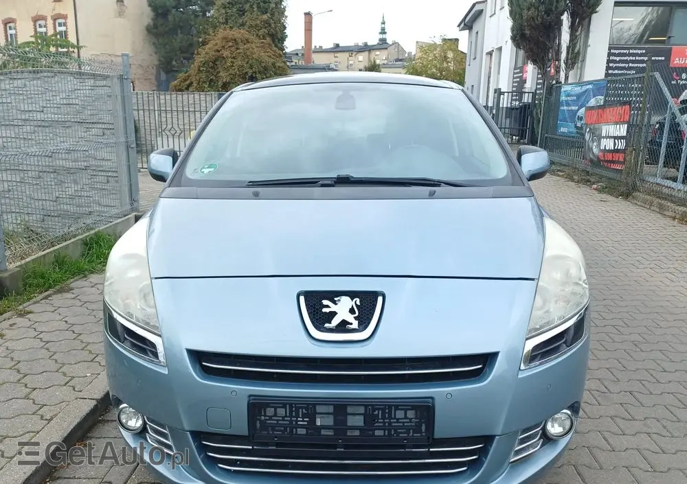 PEUGEOT 5008 155 THP Family Plus