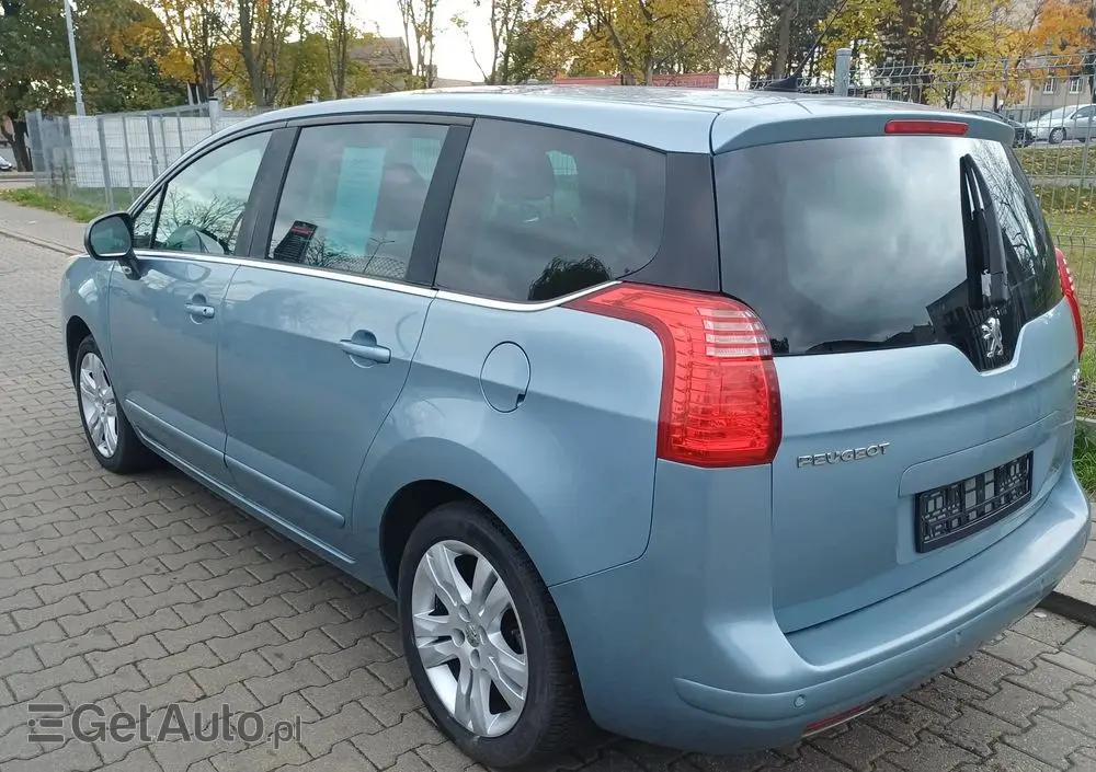 PEUGEOT 5008 155 THP Family Plus