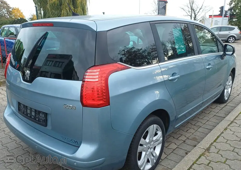 PEUGEOT 5008 155 THP Family Plus