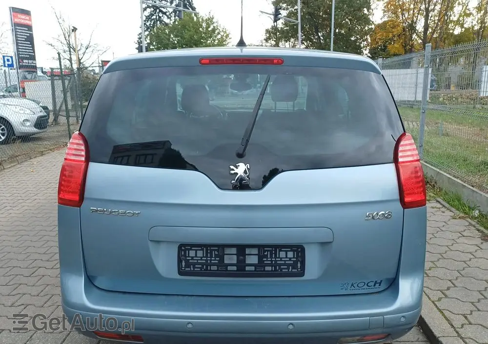 PEUGEOT 5008 155 THP Family Plus