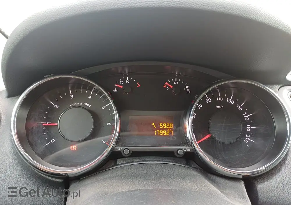 PEUGEOT 5008 155 THP Family Plus