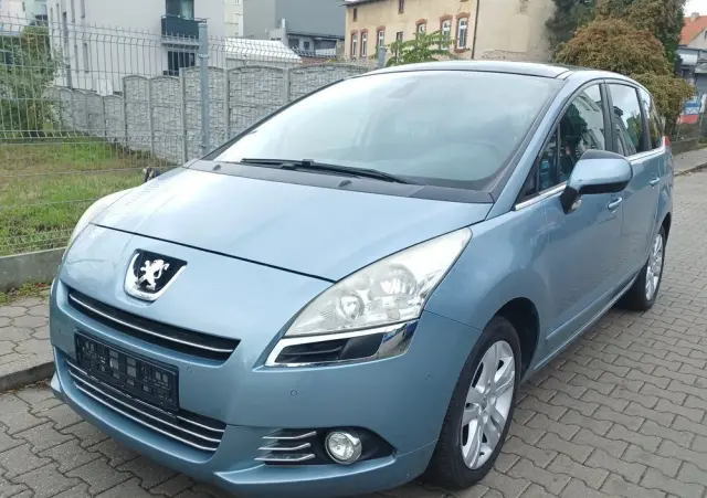 PEUGEOT 5008 155 THP Family Plus