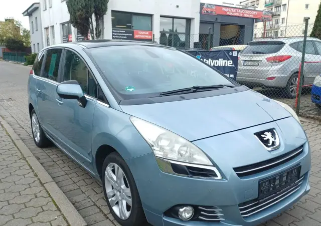 PEUGEOT 5008 155 THP Family Plus