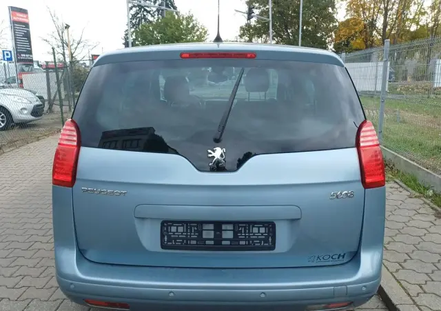 PEUGEOT 5008 155 THP Family Plus