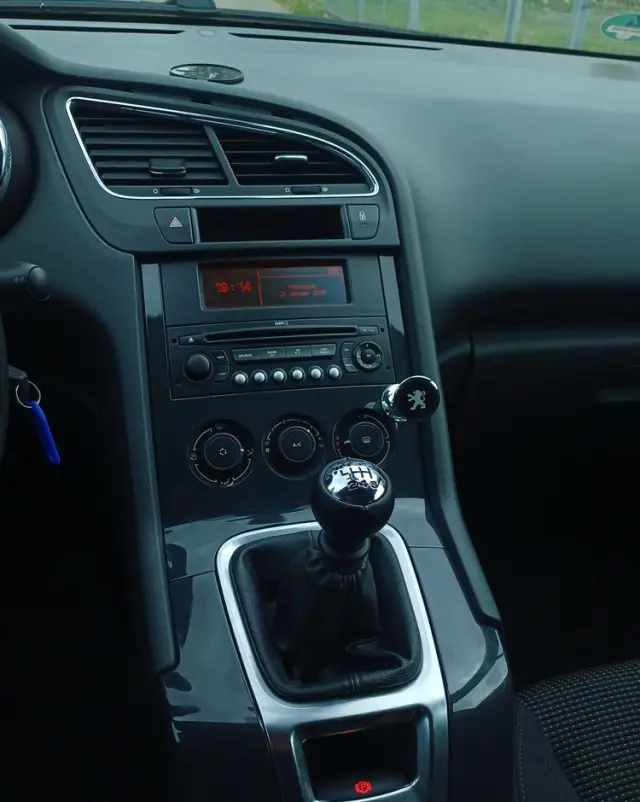 PEUGEOT 5008 155 THP Family Plus