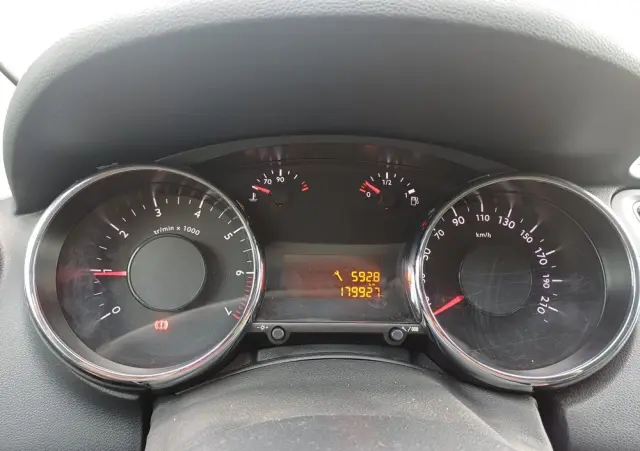 PEUGEOT 5008 155 THP Family Plus