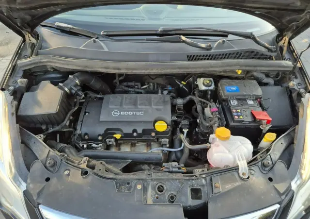 OPEL Corsa 1.4 16V 150 Jahre