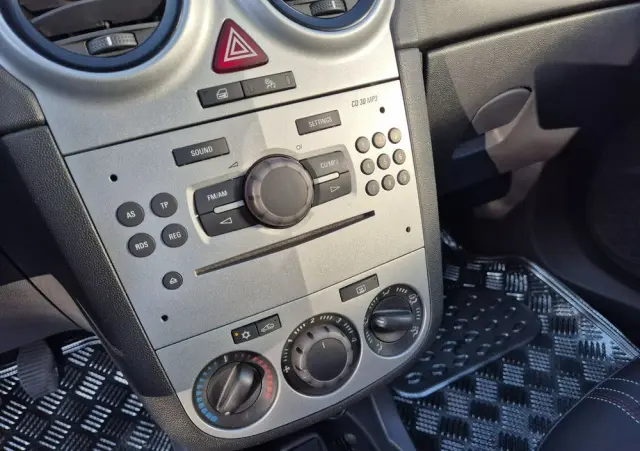 OPEL Corsa 1.4 16V 150 Jahre