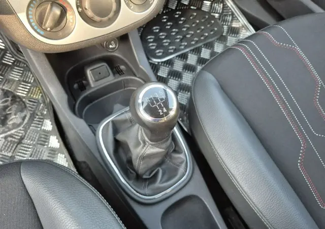 OPEL Corsa 1.4 16V 150 Jahre