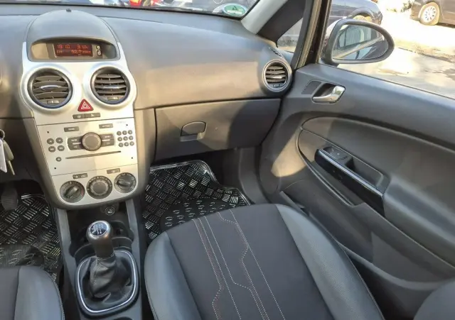 OPEL Corsa 1.4 16V 150 Jahre