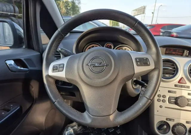 OPEL Corsa 1.4 16V 150 Jahre